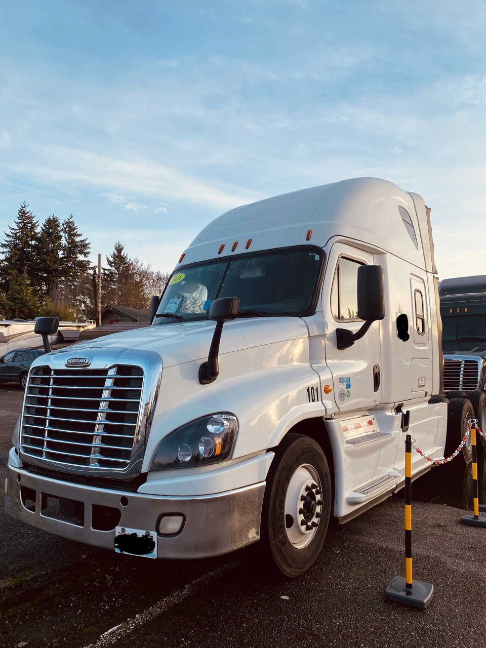 Vehicle photo 2