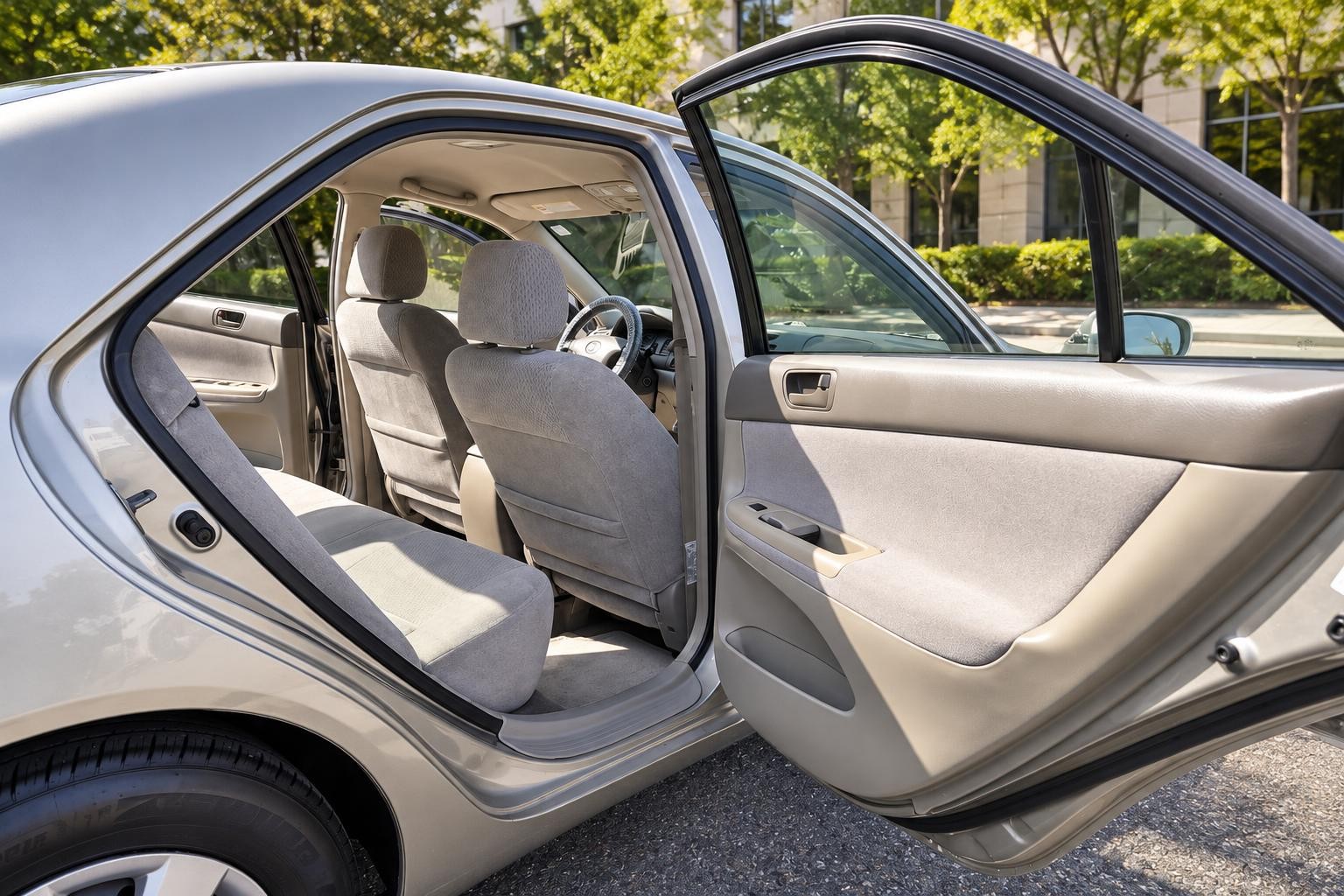 Vehicle photo 9