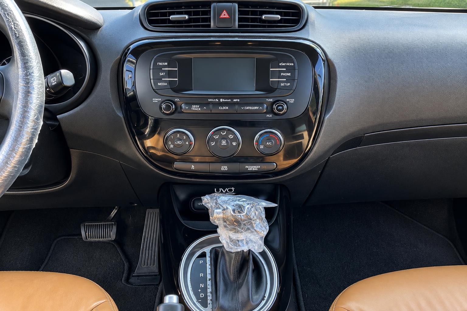 Vehicle photo 13