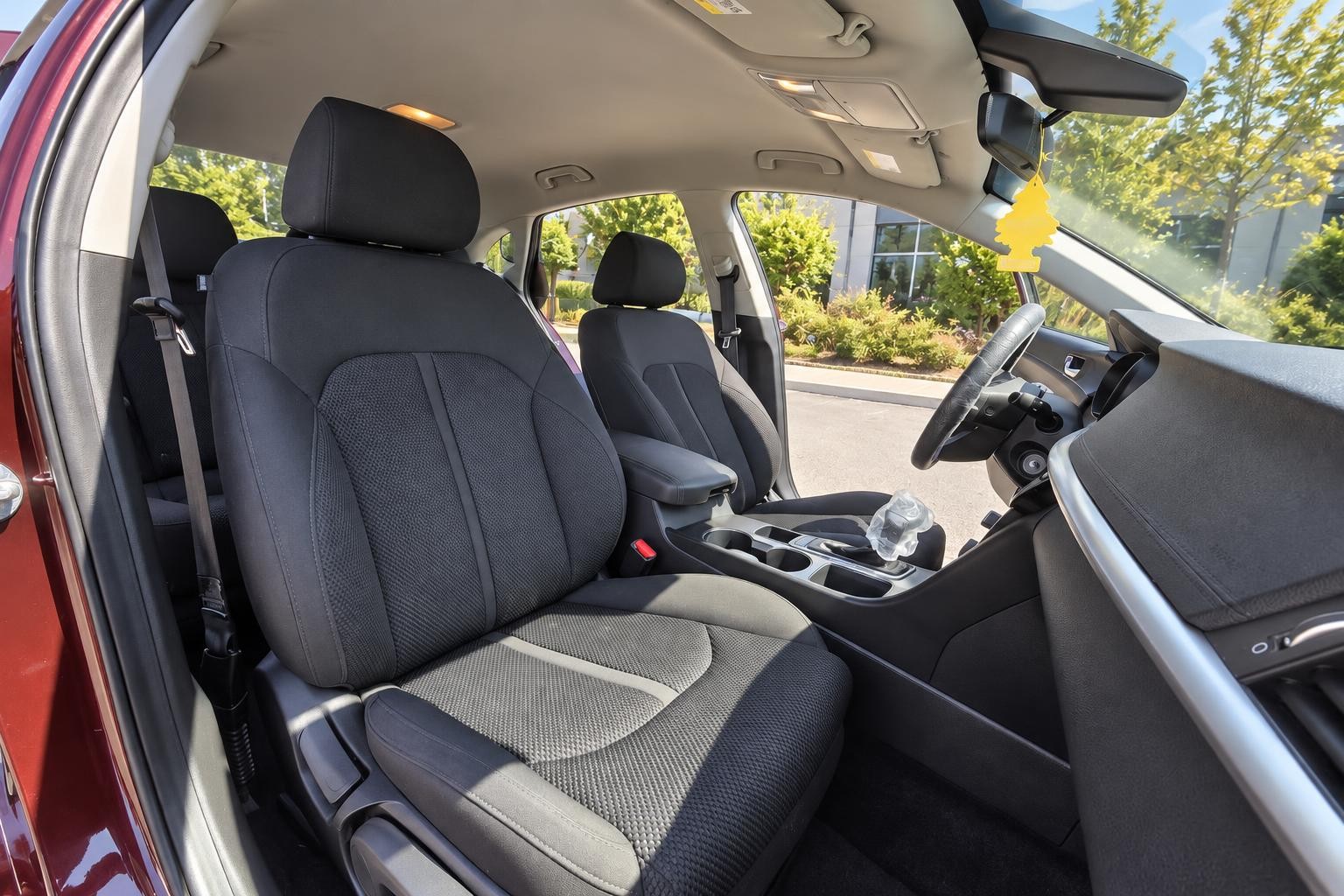 Vehicle photo 12