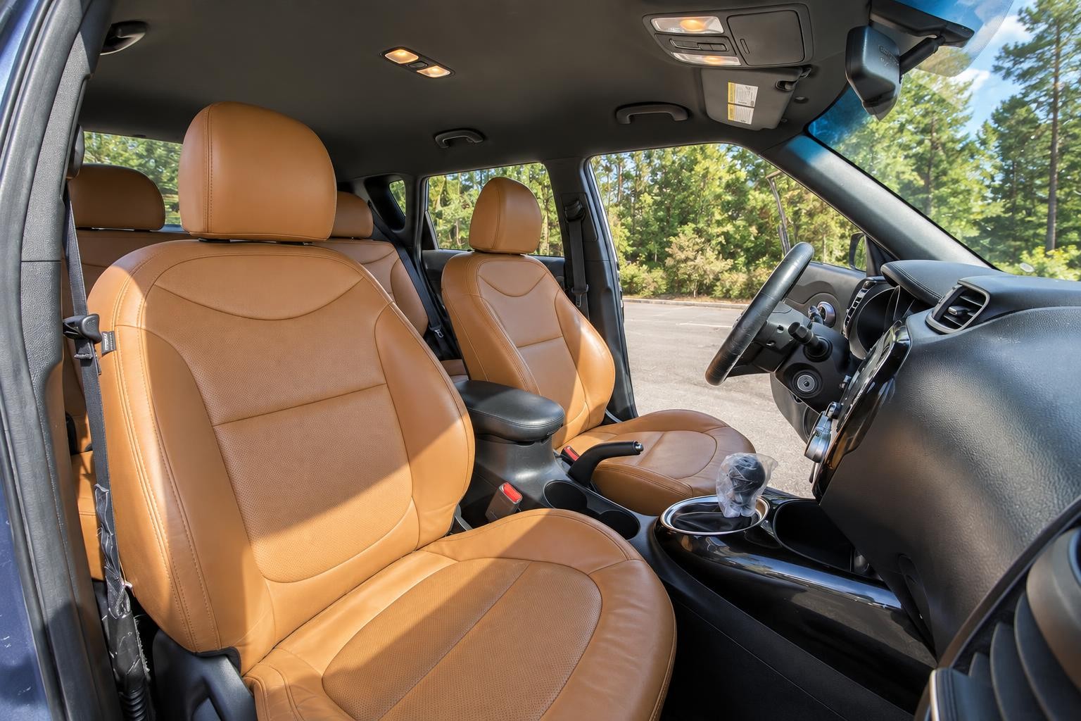 Vehicle photo 10