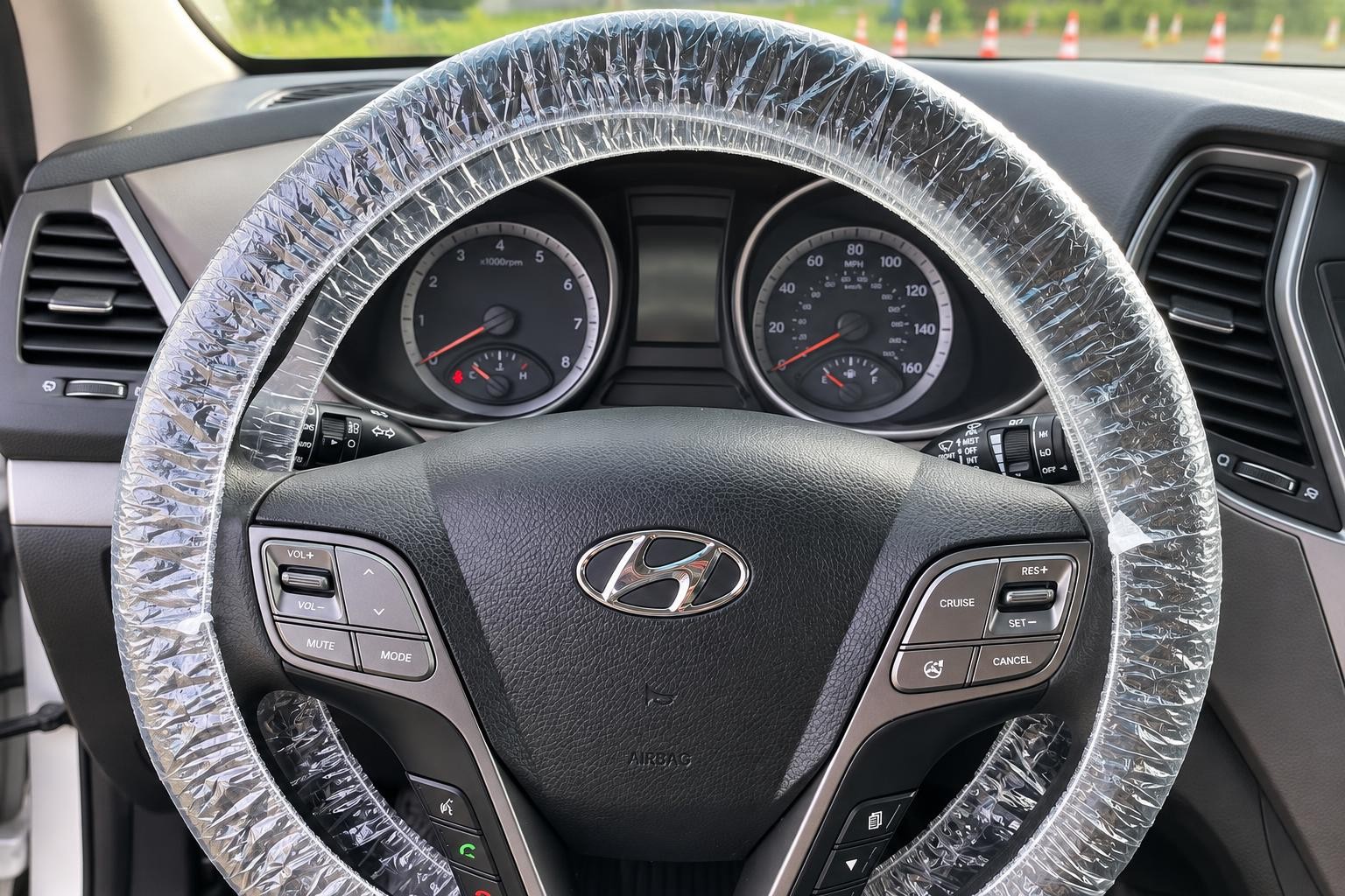 Vehicle photo 14