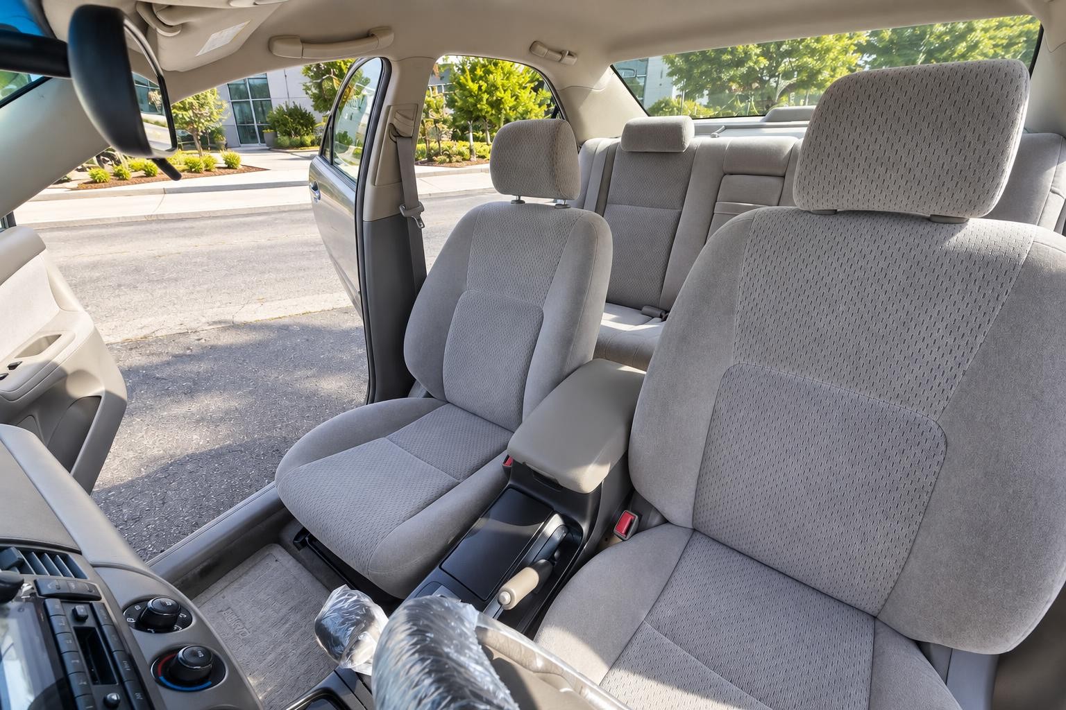 Vehicle photo 11