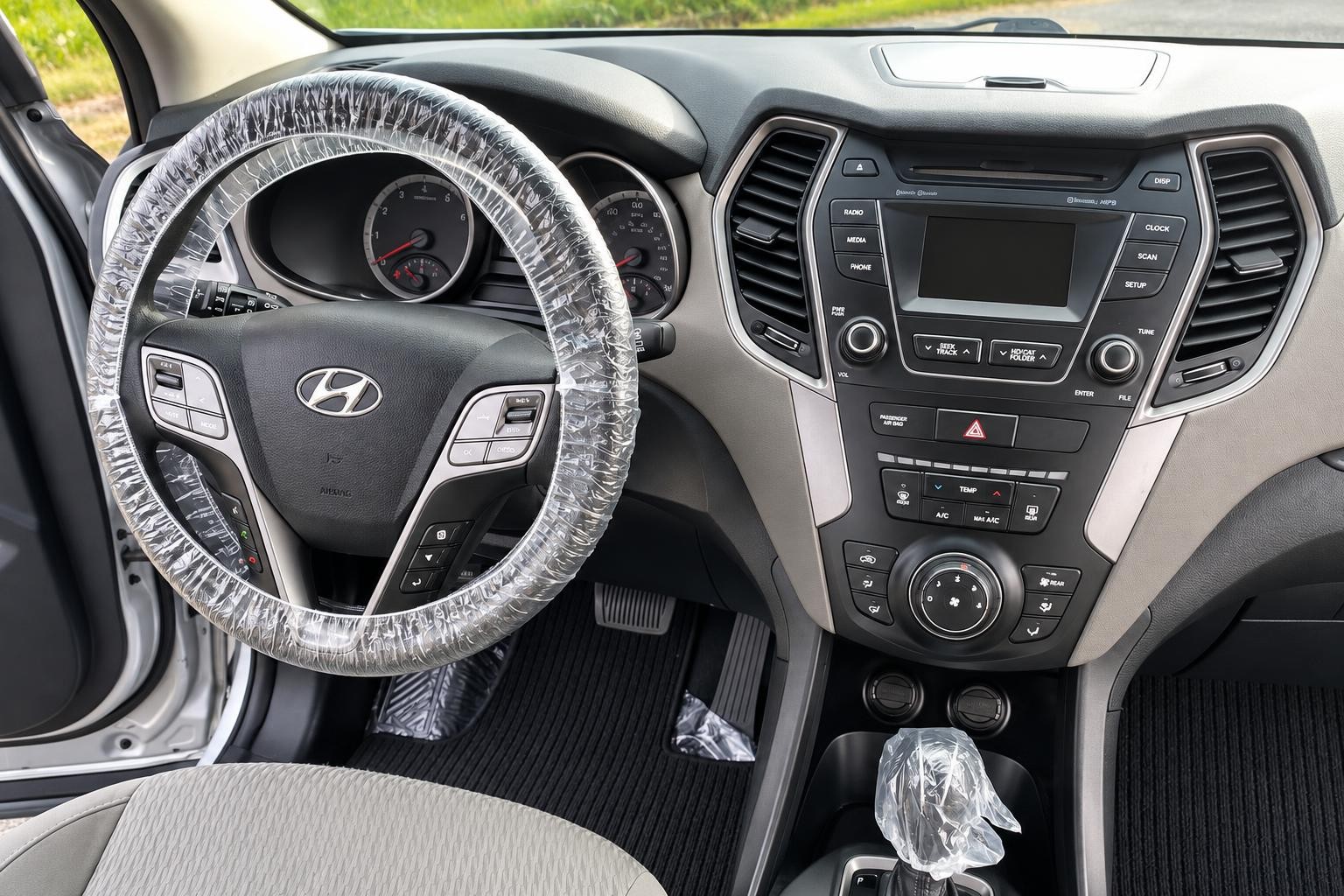 Vehicle photo 11