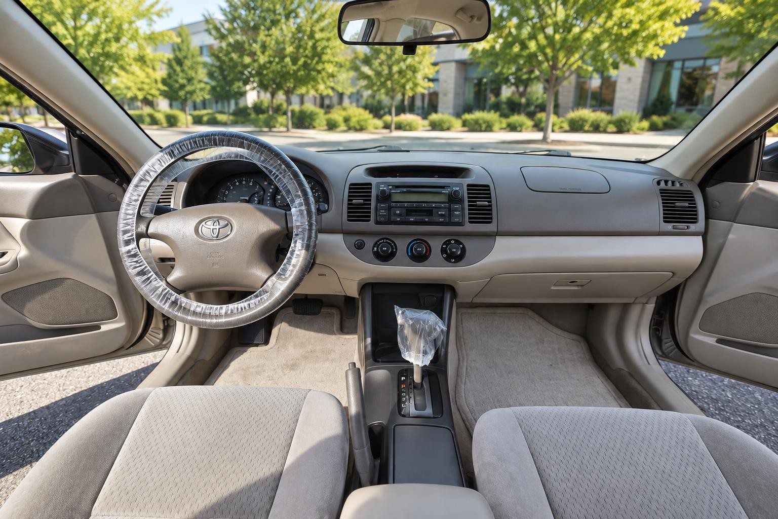 Vehicle photo 13