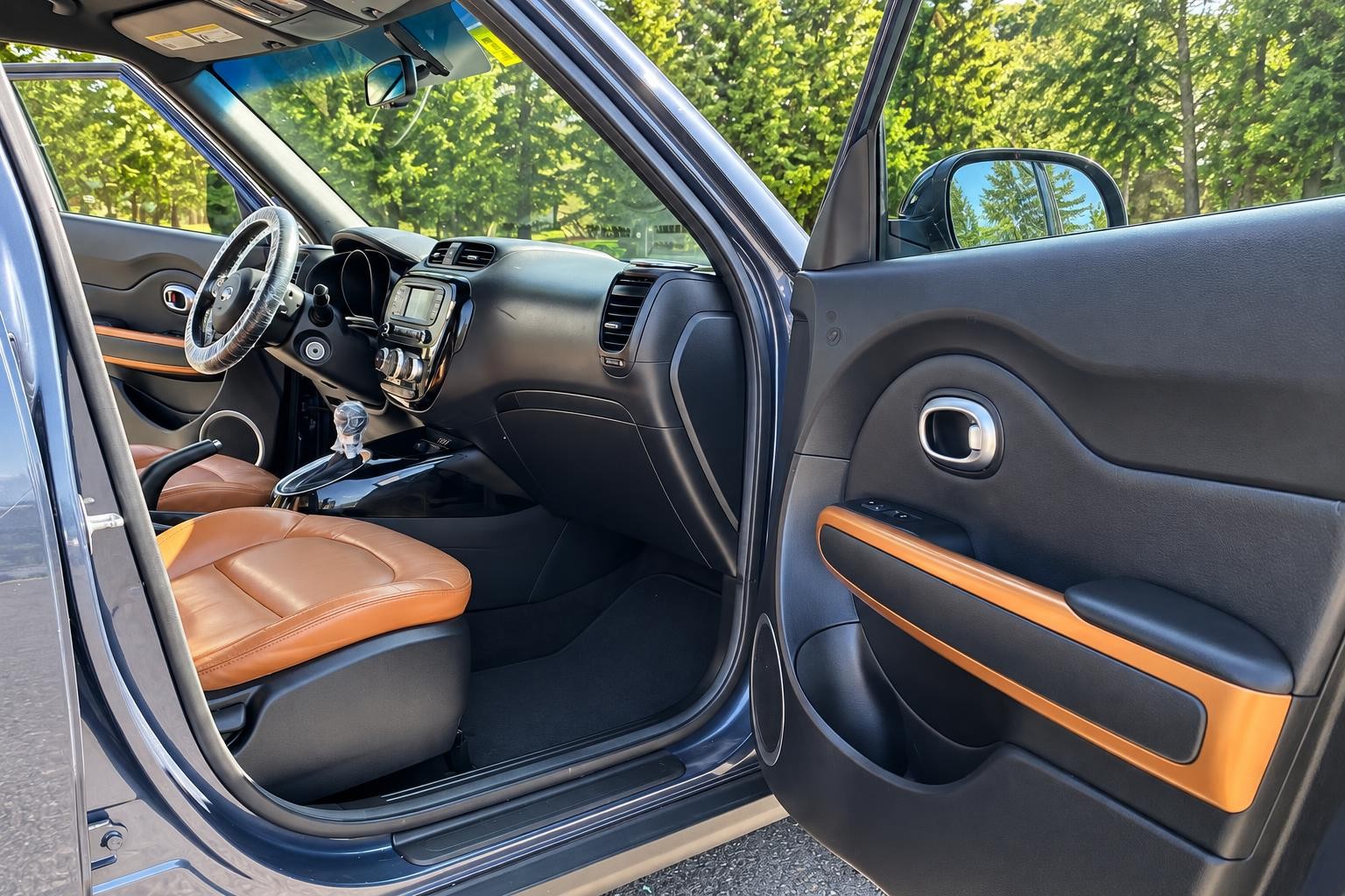 Vehicle photo 8