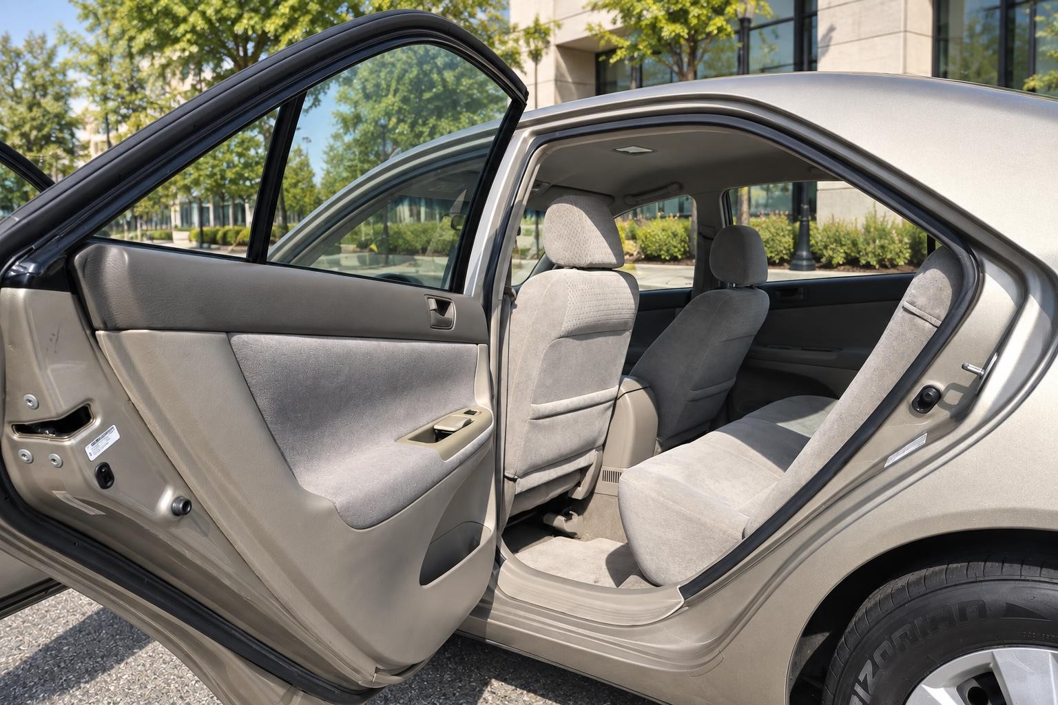 Vehicle photo 6