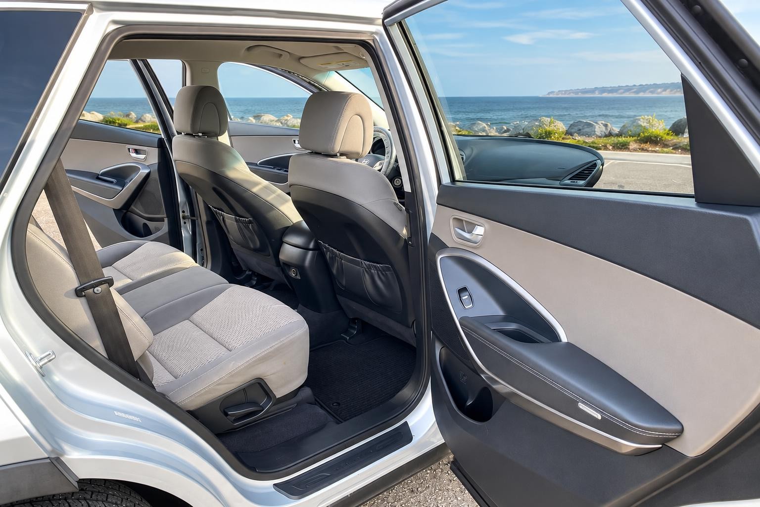 Vehicle photo 8