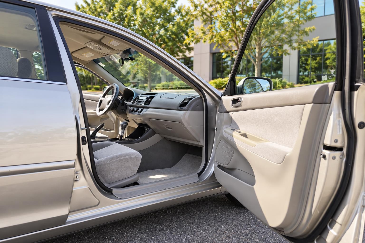Vehicle photo 8