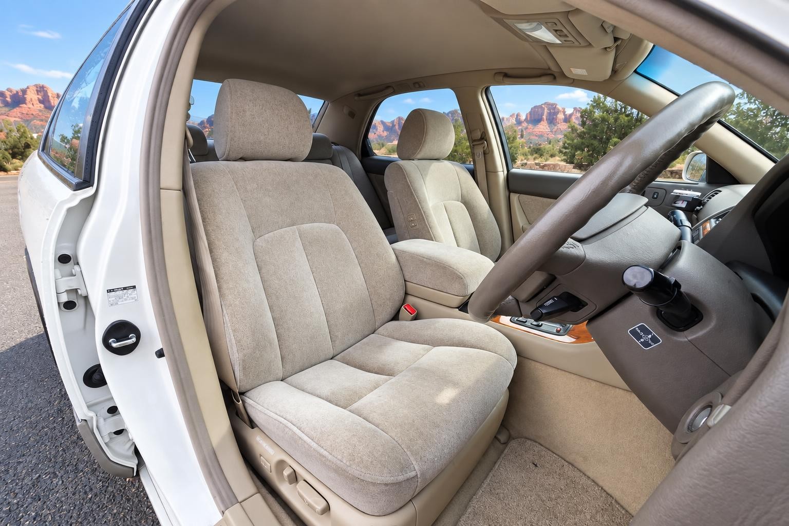 Vehicle photo 12