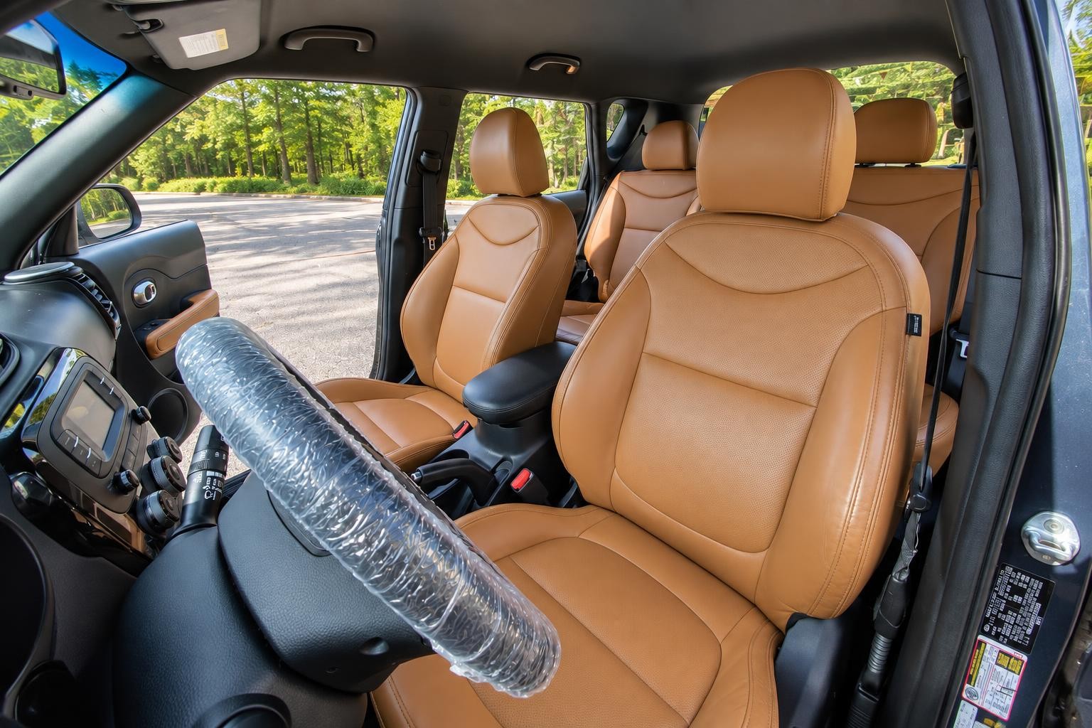 Vehicle photo 11