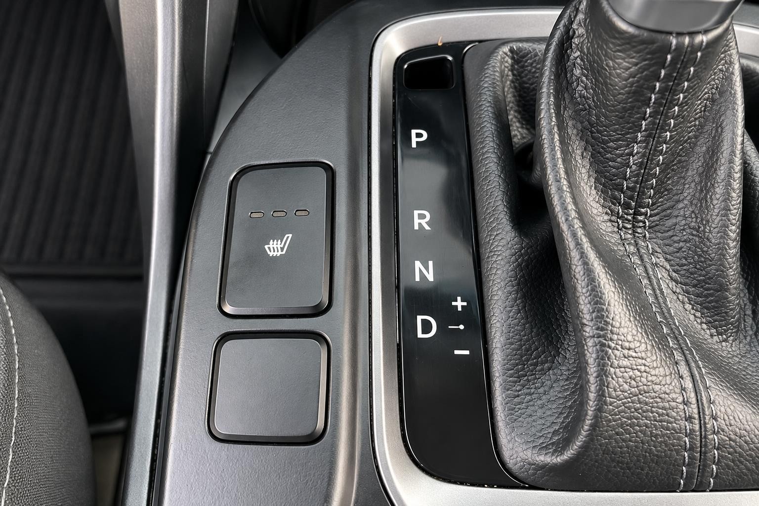 Vehicle photo 12