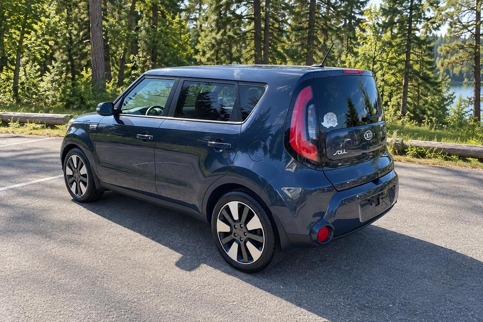 Vehicle photo 3