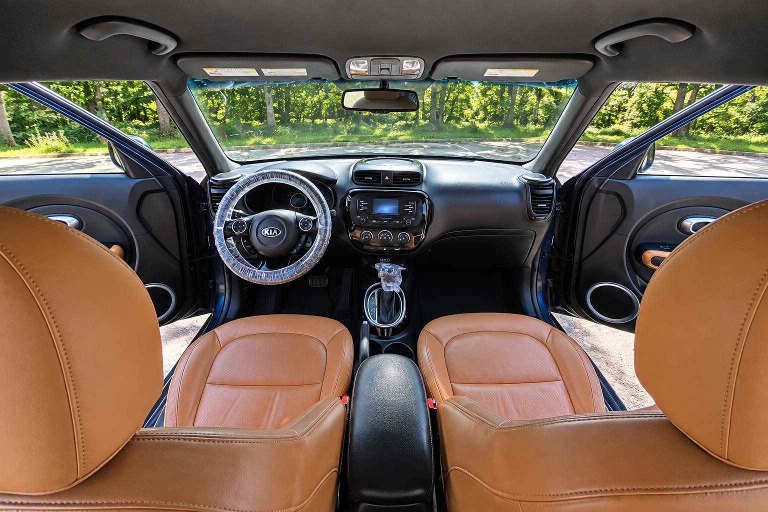 Vehicle photo 12