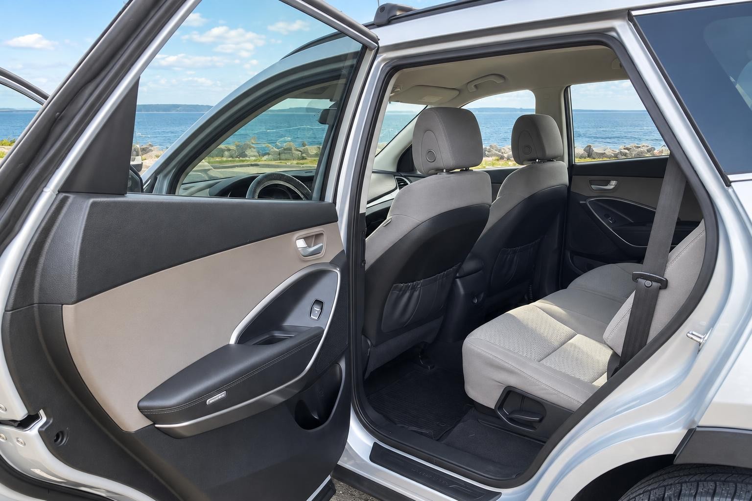 Vehicle photo 6