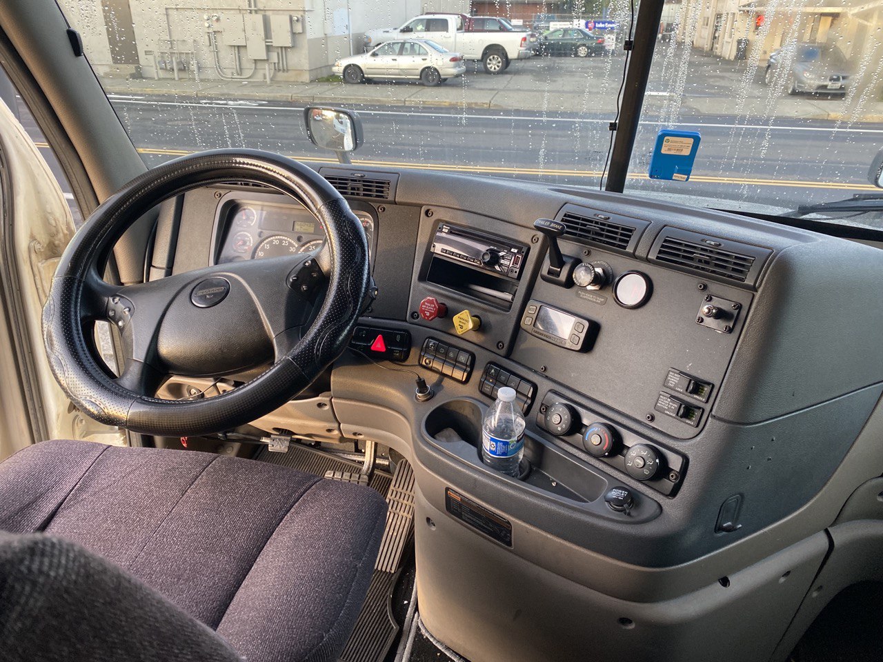 Vehicle photo 6