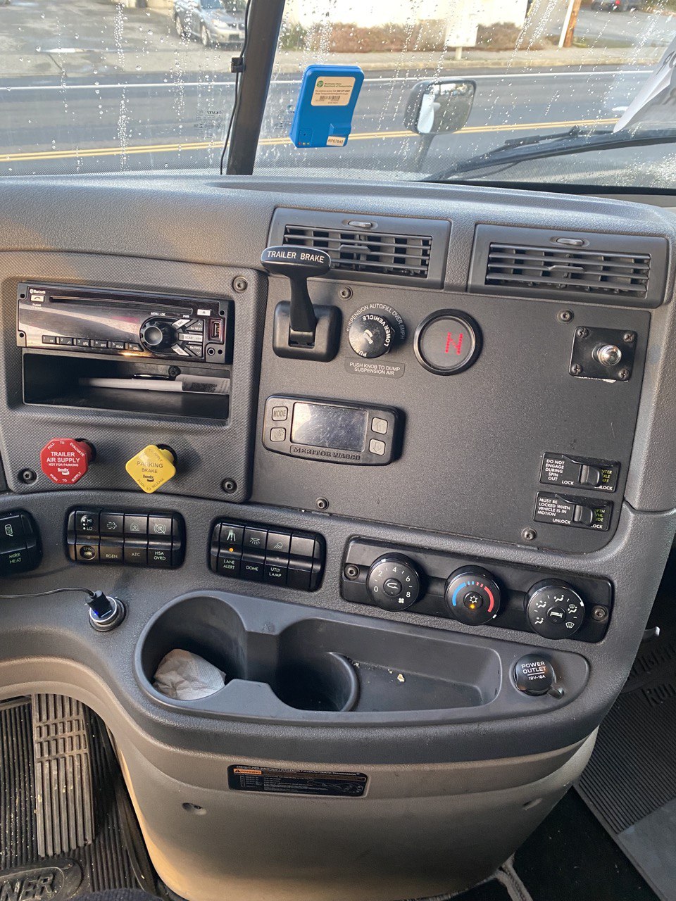 Vehicle photo 7