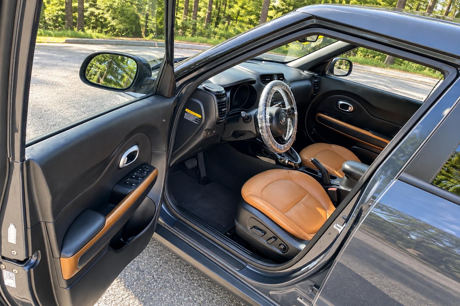 Vehicle photo 5