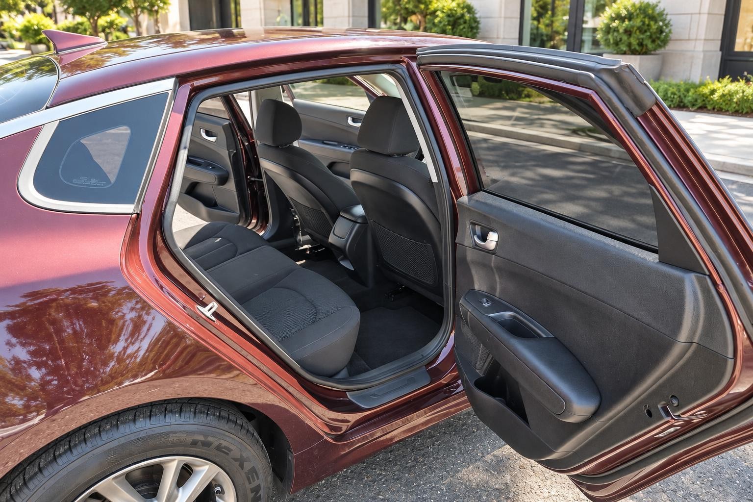 Vehicle photo 11