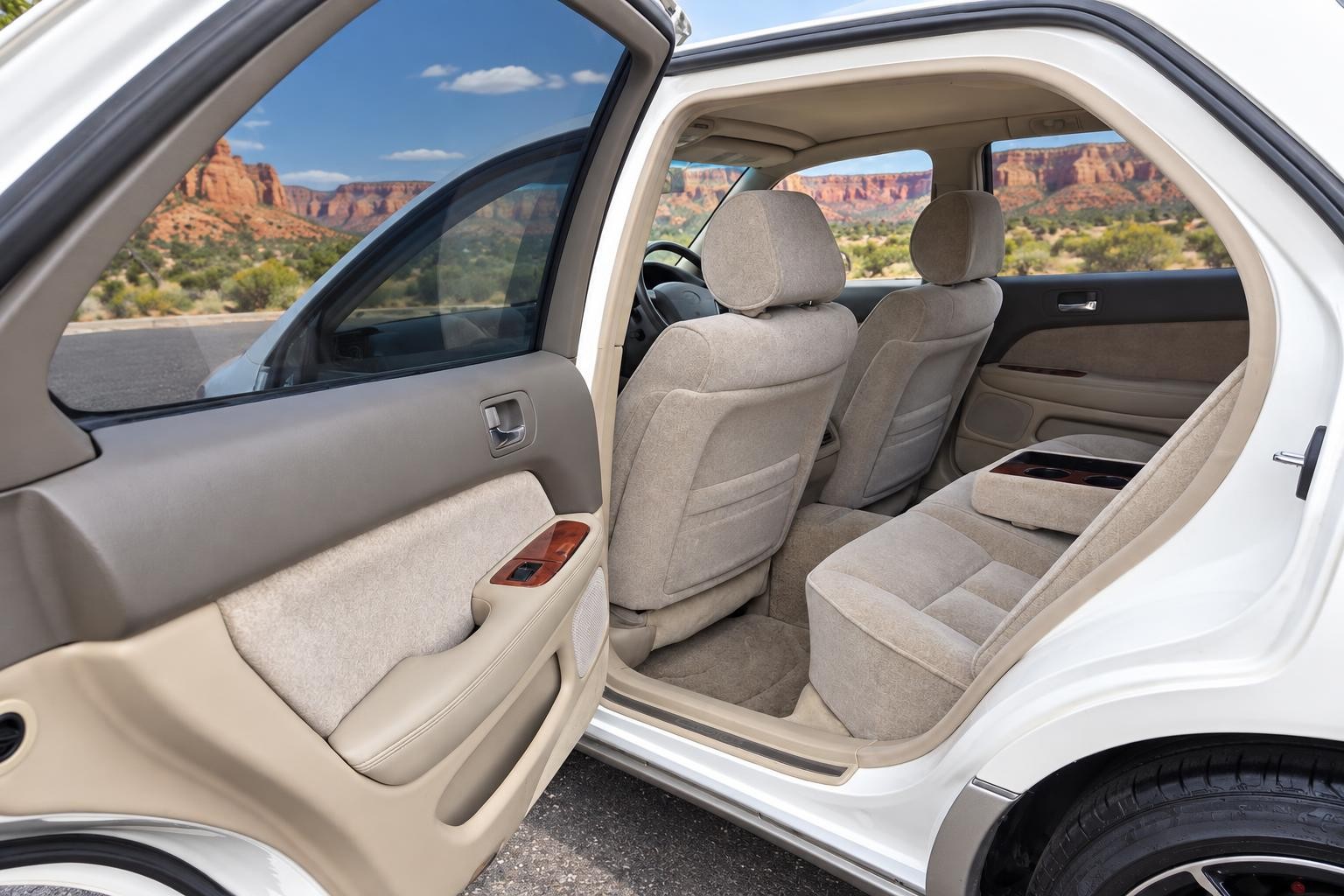 Vehicle photo 10